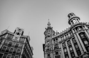 Guía de Inversión Inmobiliaria en Madrid 2026: Rentabilidad, Seguridad Jurídica y Estrategia Fiscal